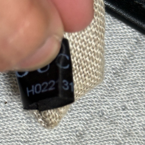 Gucci Black Textured Leather Handbag - Picture 8 of 13